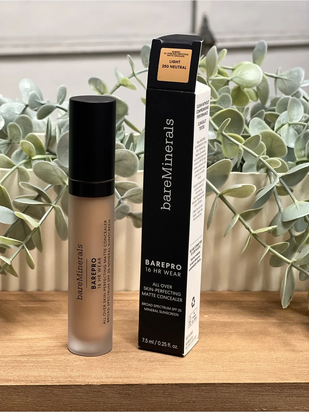 bareMinerals BAREPRO Concealer - Light 250 Neutral (Matte)